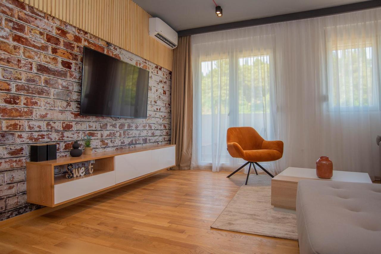 Stylish Two Bedroom Apartment At Ljubovic-Hill Park Podgorica Exterior photo